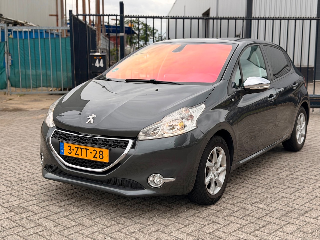 Peugeot 208 - 1.2 PureTech Style Pack Clima Appelcareplay - AutoWereld.nl
