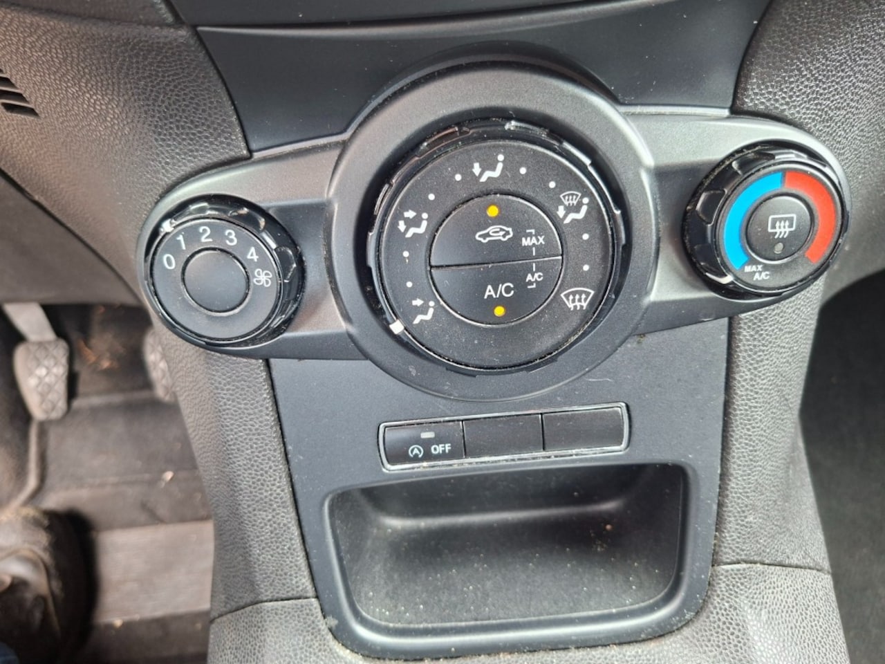 Ford Fiesta - 1.0 Style RADIO-CD/AIRCO/ELEC.RAMEN VOOR/CENTR.VERGR.