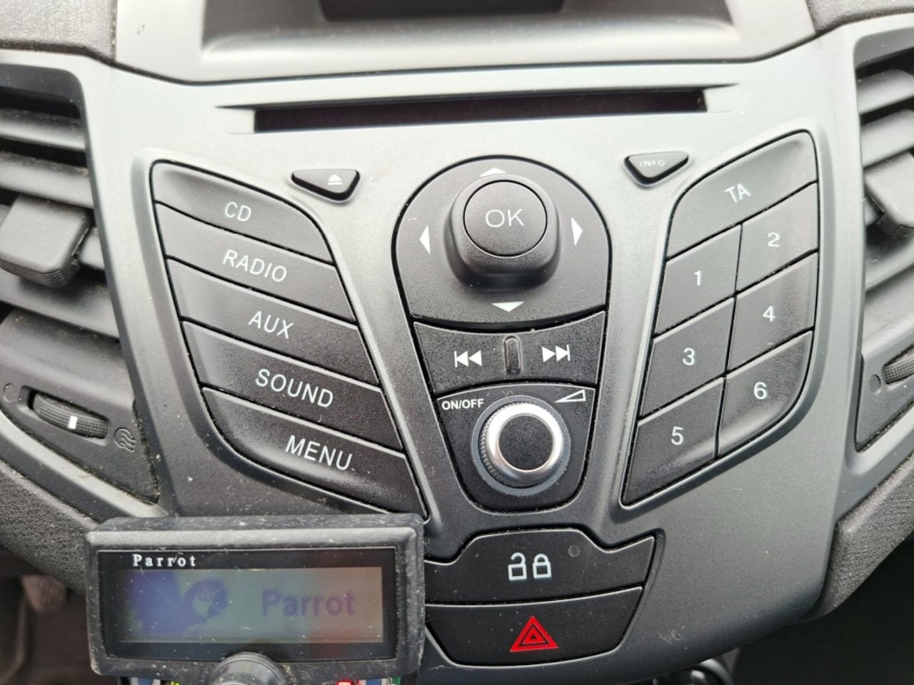 Ford Fiesta - 1.0 Style RADIO-CD/AIRCO/ELEC.RAMEN VOOR/CENTR.VERGR.