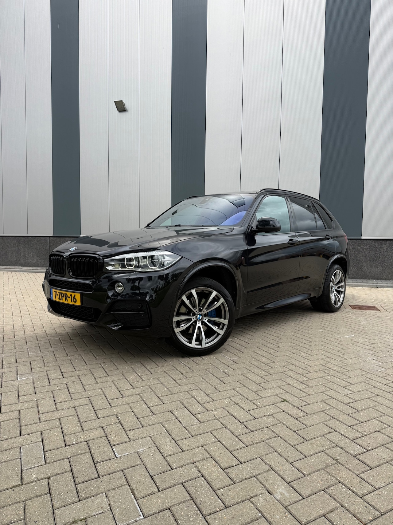 BMW X5 - XDrive35i High Executive M-Pakket | 20" Lichtmetaal - AutoWereld.nl