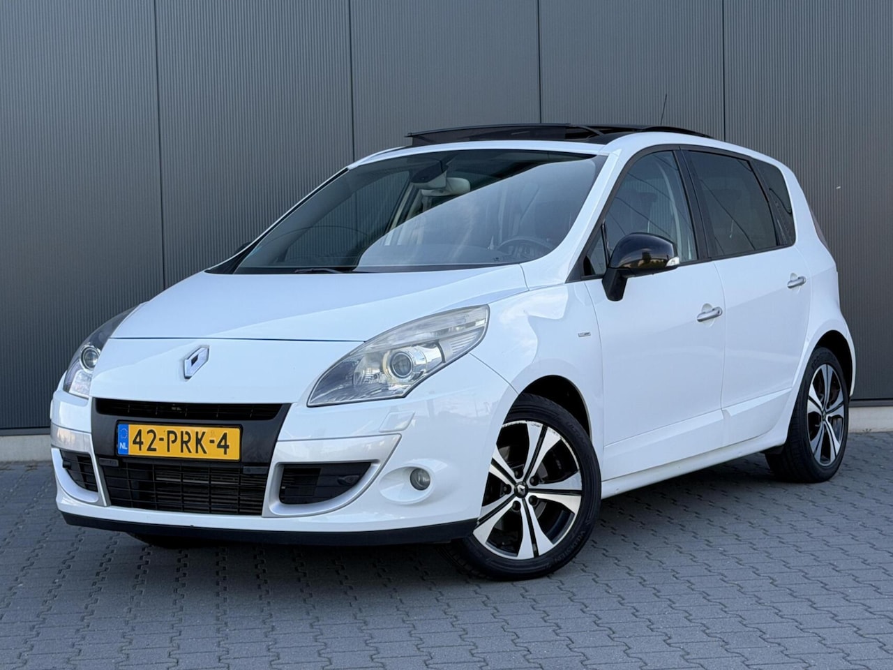 Renault Scénic - 1.4 TCe Bose Panoramadak - Navi - Camera - Leder - AutoWereld.nl