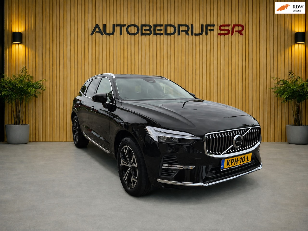 Volvo XC60 - 2.0 T6 Plug-in AWD Ultimate Bright Headup! Pano! Trekhaak! Memory! Electrische Achterklep! - AutoWereld.nl