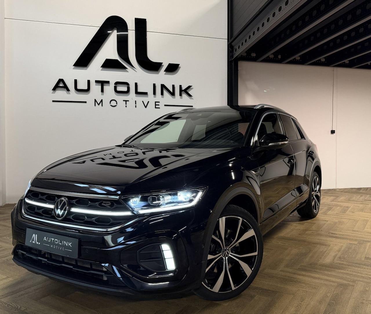 Volkswagen T-Roc - 1.5 TSI R-Line Business|PANO|LANEASSIST|CAMERA|MEMORY|ACC|IQ LIGHT| LEDER| VOL| - AutoWereld.nl