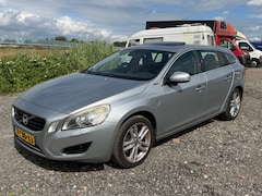 Volvo V60 - 2.4 D6 AWD Plug-In Hybrid Summum 2013