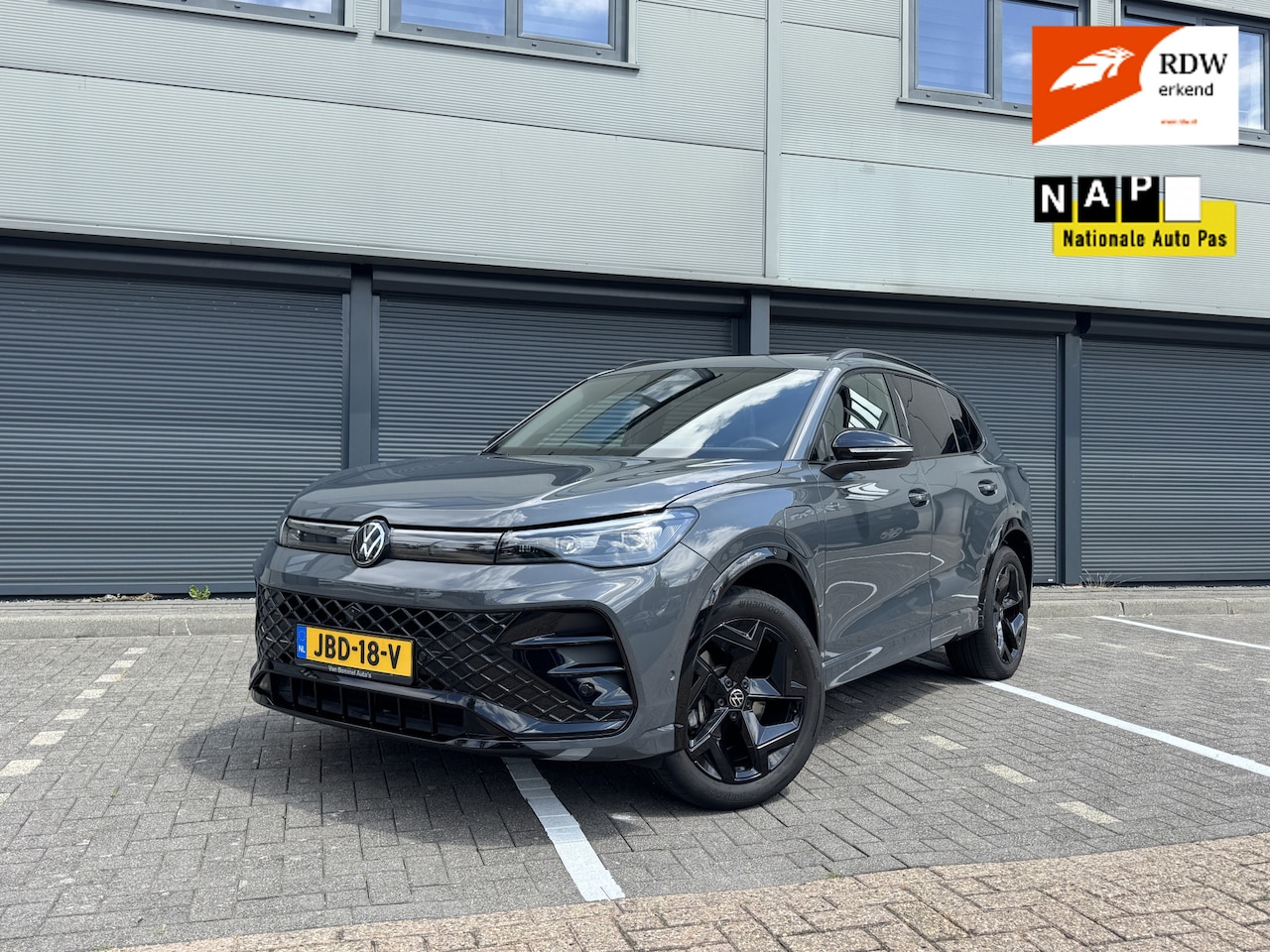Volkswagen Tiguan - 1.5 eHybrid R-Line Edition Navi.Panodak.Trekh.ClimaC.CruiseC.LMV!!! - AutoWereld.nl