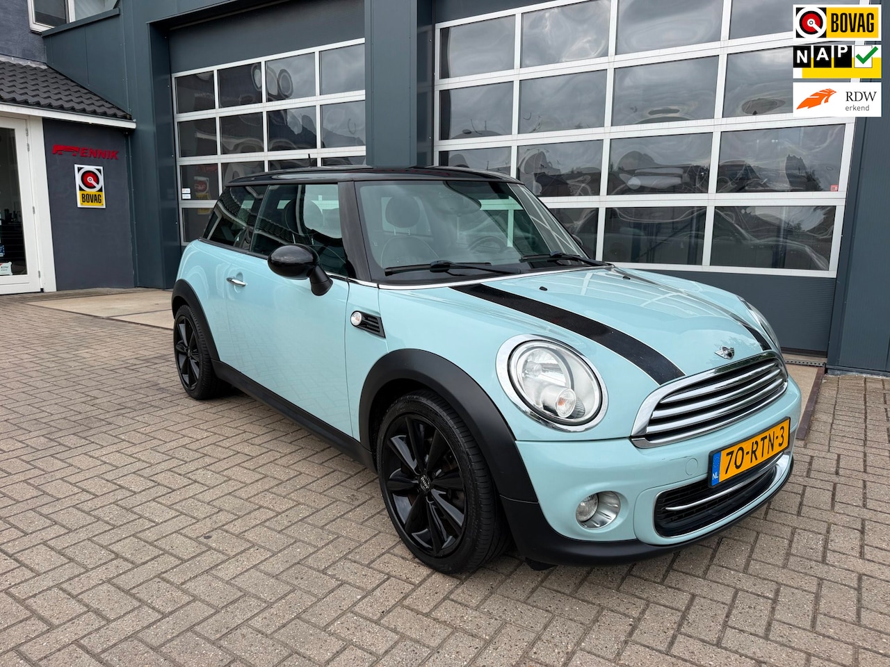 MINI 3-Deurs - 1.6 Cooper 10 Years II / Navi / Cruise / Leder / Super kleur !! / NL Auto met NAP . - AutoWereld.nl
