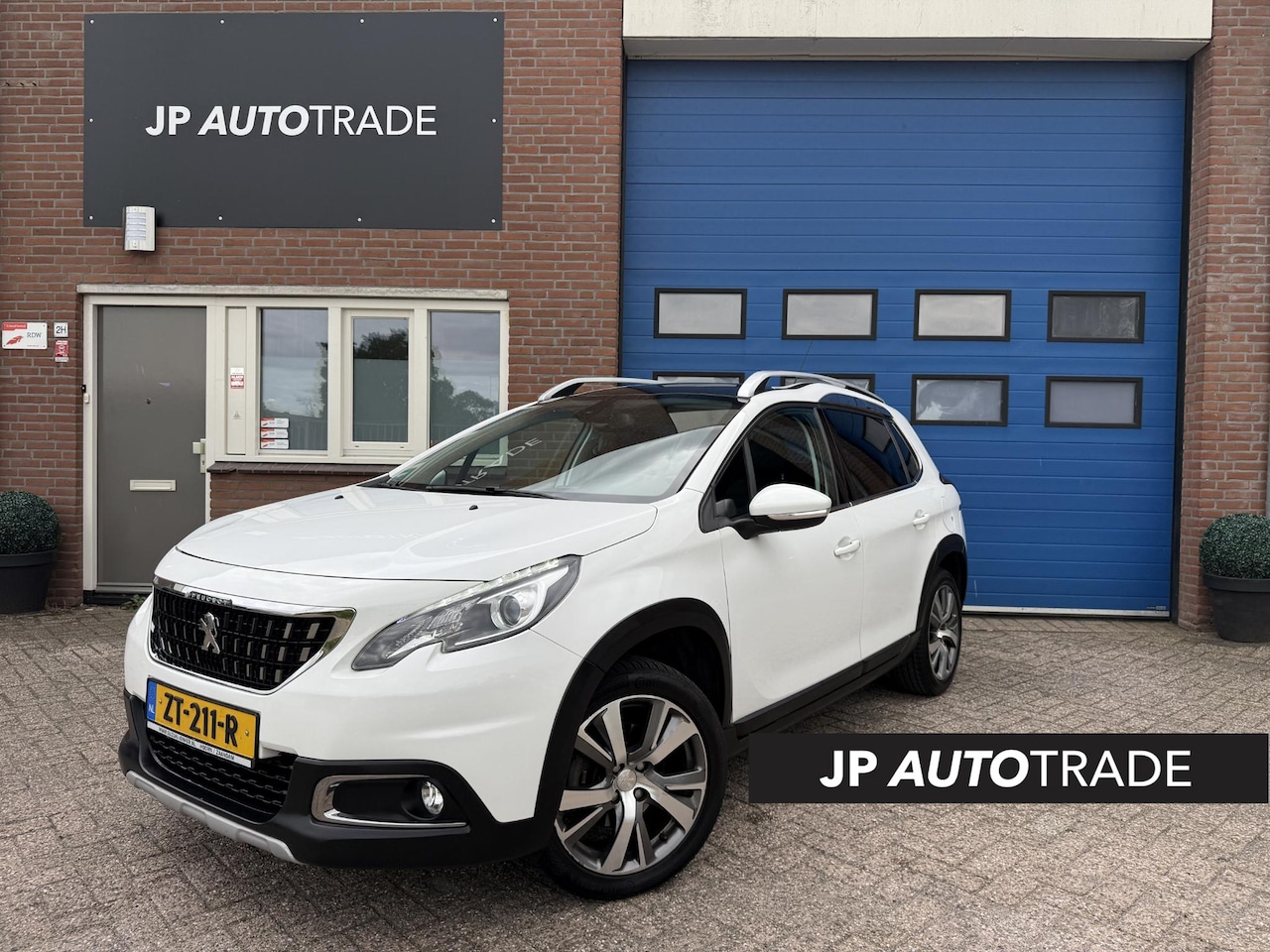 Peugeot 2008 - 1.2 PureTech Allure | Pano | Nav | Distributie VV | Trekhaak - AutoWereld.nl