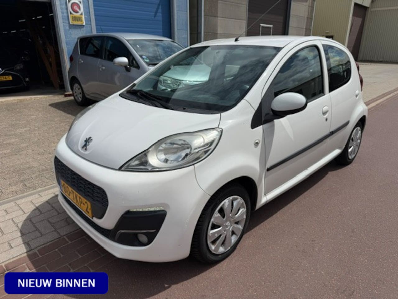Peugeot 107 - 1.0 Active Automaat 2012 NAP 136.494km Airco Facelift model met LED dagrijverlichting. - AutoWereld.nl