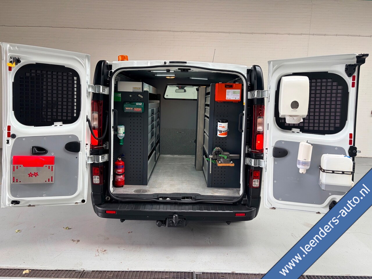 Renault Trafic - Servicewagen 1.6 dCi euro6 T27 L1H1 Comfort Bott inrichting Victron v230 Standkachel Trekh - AutoWereld.nl