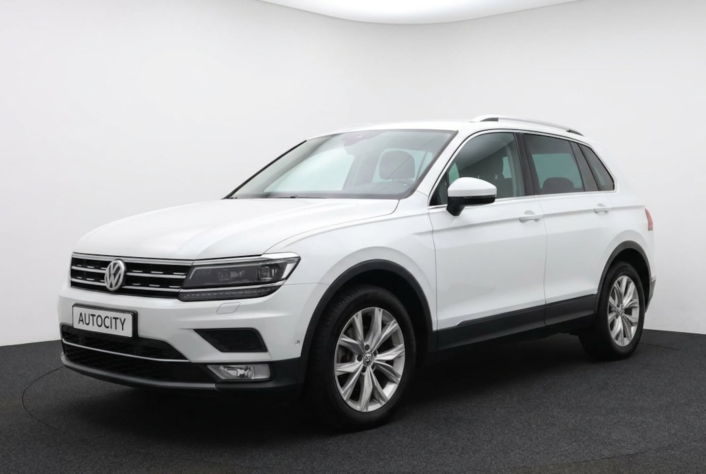 Volkswagen Tiguan - 1.4 TSI ACT Camera l Adaptive l Navi - AutoWereld.nl
