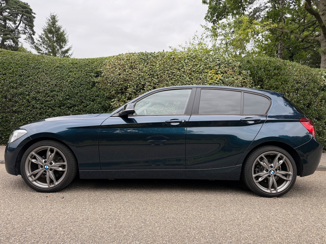 BMW 1-serie - 118i Business BMW F20 (118i) | 170PK | Midnight Blue | Trekhaak - AutoWereld.nl