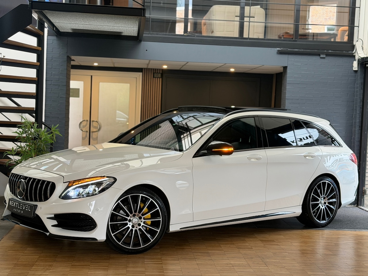 Mercedes-Benz C-klasse Estate - 200 Edition PANO SFEER DEALER ONDERHOUDE BOMVOL - AutoWereld.nl