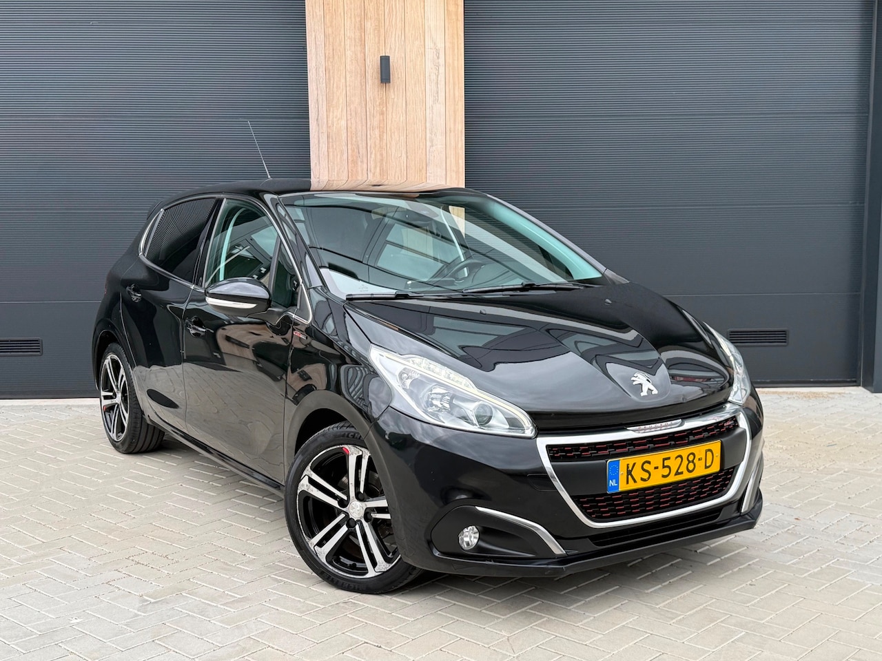 Peugeot 208 - 1.6 BlueHDi GT-line (bj 11-2016) JBL|SPORTSTOELEN|CLIMA|NAVi| - AutoWereld.nl