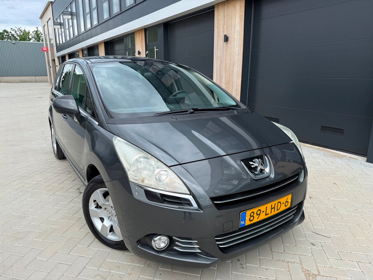 Peugeot 5008 - 1.6 VTi Blue Lease 7P (bj 2010) NAVi|CLIMA|PANO|7-PERSOONS - AutoWereld.nl