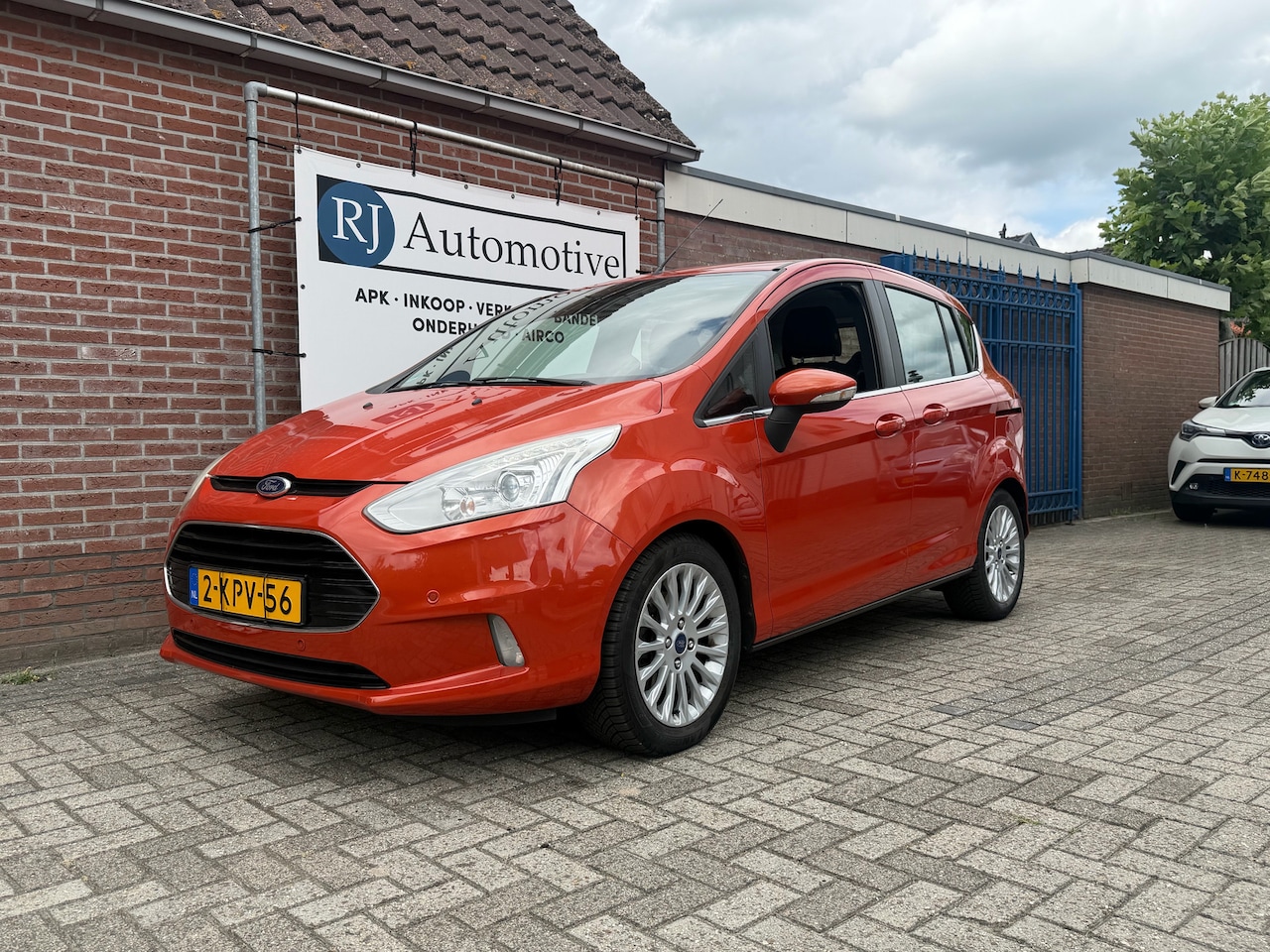 Ford B-Max - 1.0 EcoB. Titanium NIEUWE DISTRIBUTIE/TREKHAAK/NAP - AutoWereld.nl