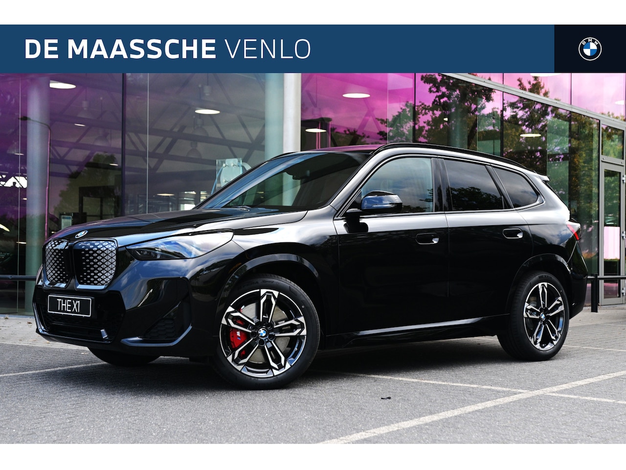 BMW iX1 - eDrive20 M Sport / Panoramadak / Trekhaak / Sportstoelen / Achteruitrijcamera / M Adaptief - AutoWereld.nl