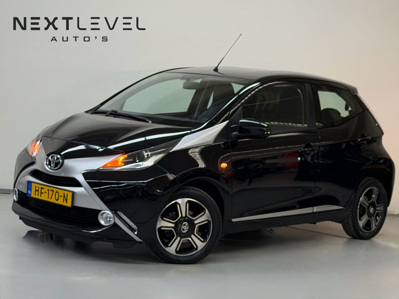 Toyota Aygo - 1.0 VVT-i x-wave Automaat Camera Airco Lederstoelen - AutoWereld.nl