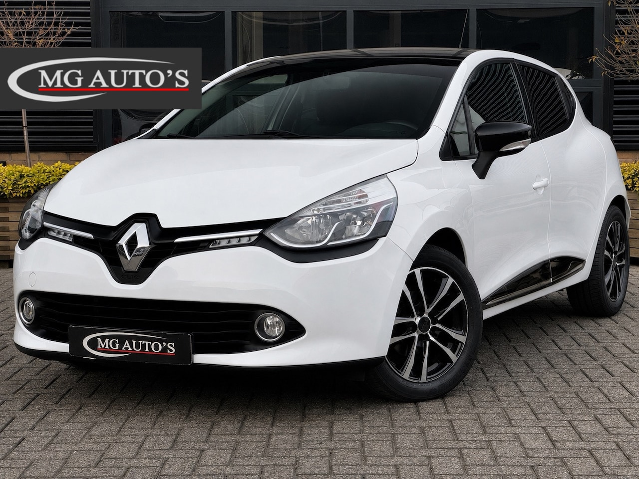 Renault Clio - 0.9 TCe Eco2 Expression | Trekhaak | Navigatie | Cruise Control | Airconditioning | Lichtm - AutoWereld.nl