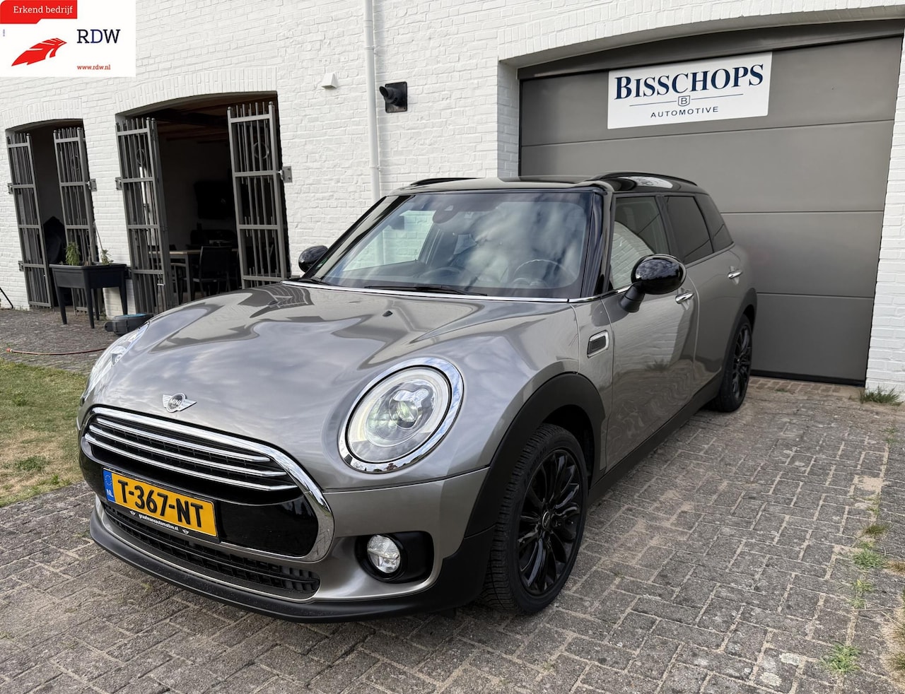 MINI Clubman - 1.5 Cooper Chili Serious Business Chesterfield Blauw Leder | Navi | Memory Seats | Nieuwe - AutoWereld.nl