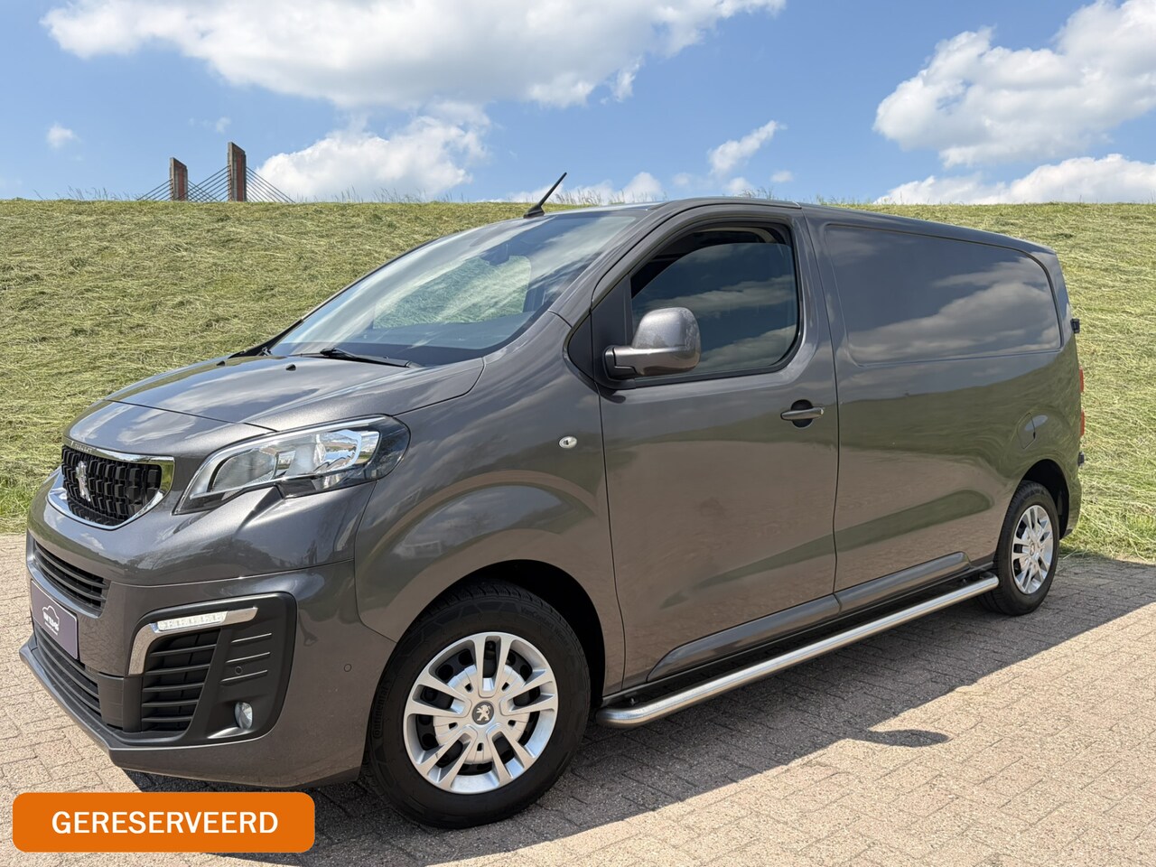 Peugeot Expert - L2H1 2.0 BlueHDI 120 Premium Pack !!! Gereserveerd !!! 3 Pers | Sidebars RVS | PDC V&A | A - AutoWereld.nl