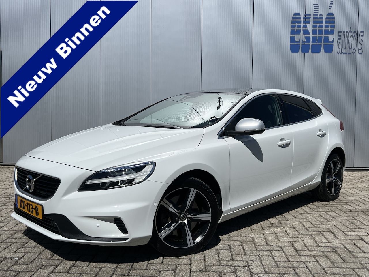 Volvo V40 - 1.5 T3 Automaat R-Design Polar + Sport Panoramadak Navigatie Camera Harman Kardon Audio Ke - AutoWereld.nl