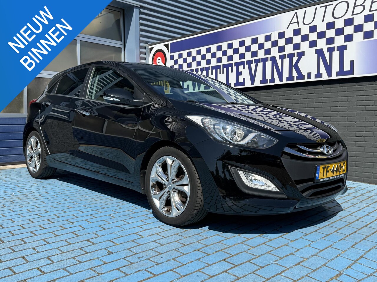 Hyundai i30 - 1.6 CRUISE NAVI TREKHAAK STOELVER. PDC. PANODAK - AutoWereld.nl