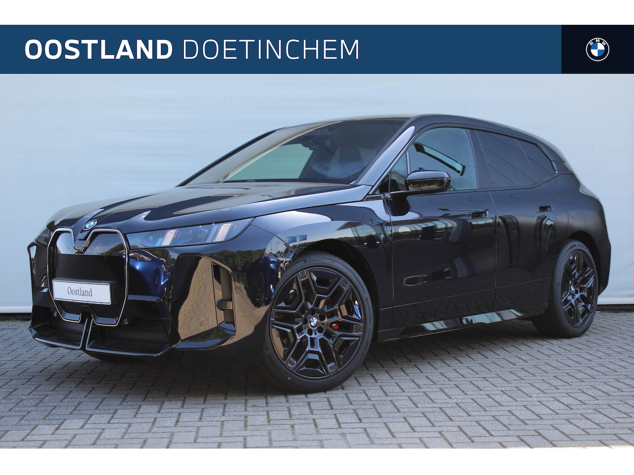 BMW iX - xDrive45 M Sport / Panoramadak Sky Lounge / Trekhaak / M Multifunctionele Stoelen / Parkin - AutoWereld.nl