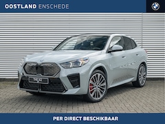 BMW iX2 - eDrive20 M Sport / Panoramadak / Sportstoelen / Adaptieve LED / Head-Up / M Adaptief onder