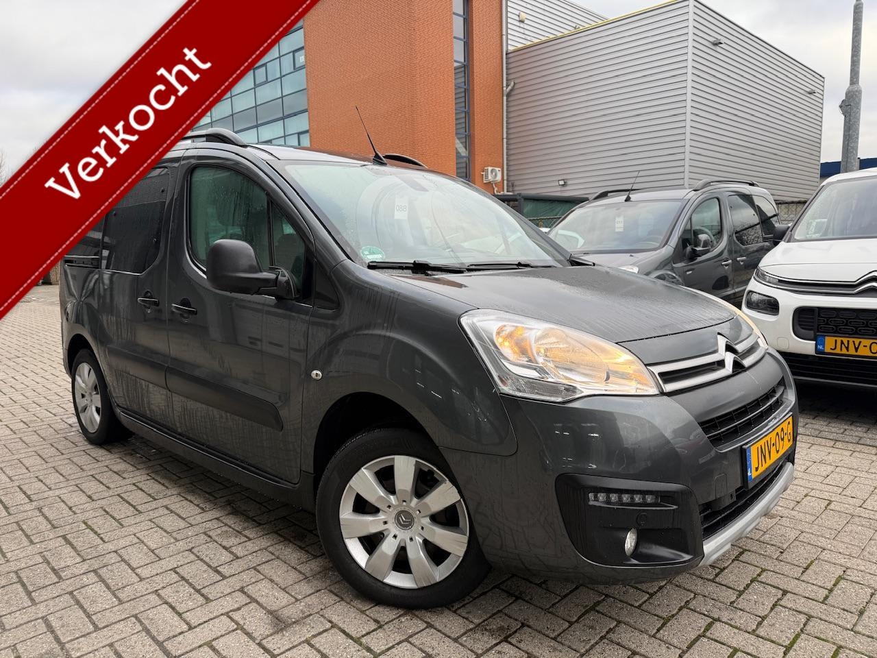 Citroën Berlingo - 1.2 Benzine | Navigatie | Camera | 5 zit - AutoWereld.nl