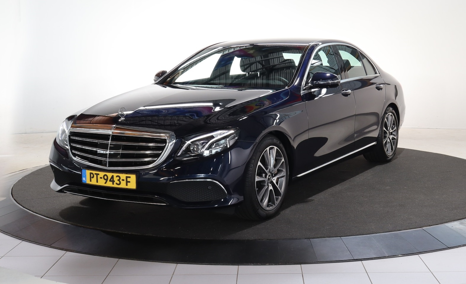 Mercedes-Benz E-klasse - 400 4Matic Premium Plus Premium Plus pakket, 9 versnellingen; schadevrij en dealer onderhouden. - AutoWereld.nl