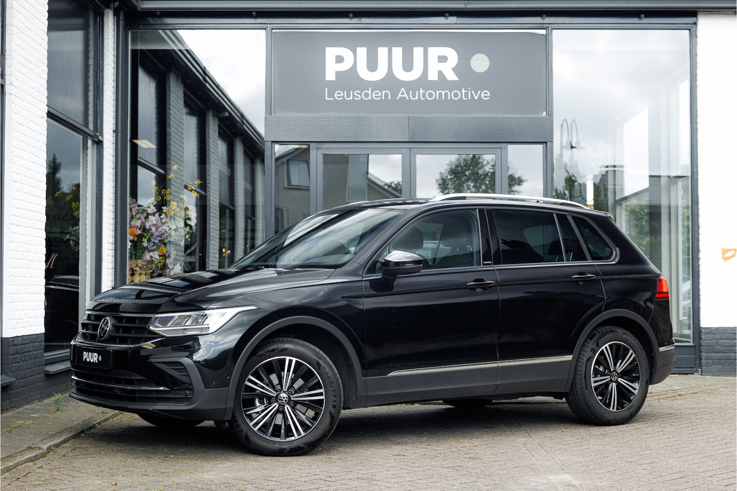Volkswagen Tiguan - 1.5 TSI Life Business Carplay - Trekhaak - AutoWereld.nl