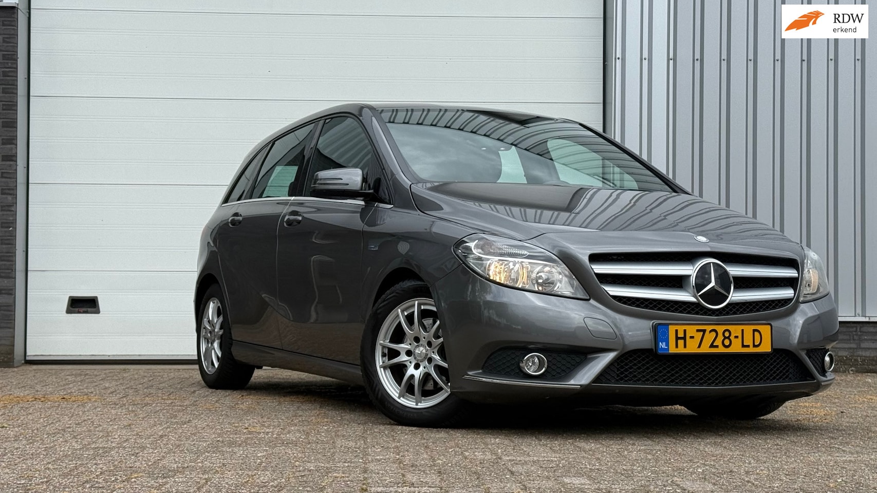 Mercedes-Benz B-klasse - 180 Ambition | Stoelverwarming | Cruise | Trekhaak | Nieuwe APK | Zeer nette staat - AutoWereld.nl