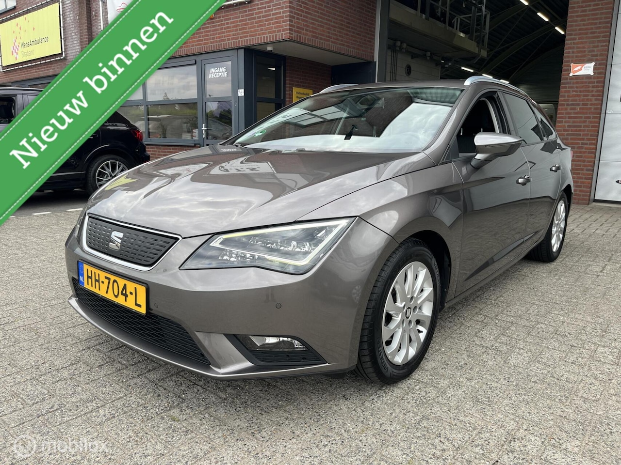 SEAT Leon ST - 1.0 EcoTSI Style NAVI*CARPLAY*LED*CRUISE*CAMERA* - AutoWereld.nl
