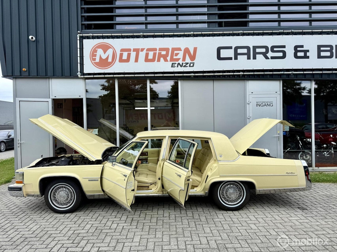 Cadillac Fleetwood Brougham - 4.1 V8 aut 1982 STRAKKE STAAT - AutoWereld.nl
