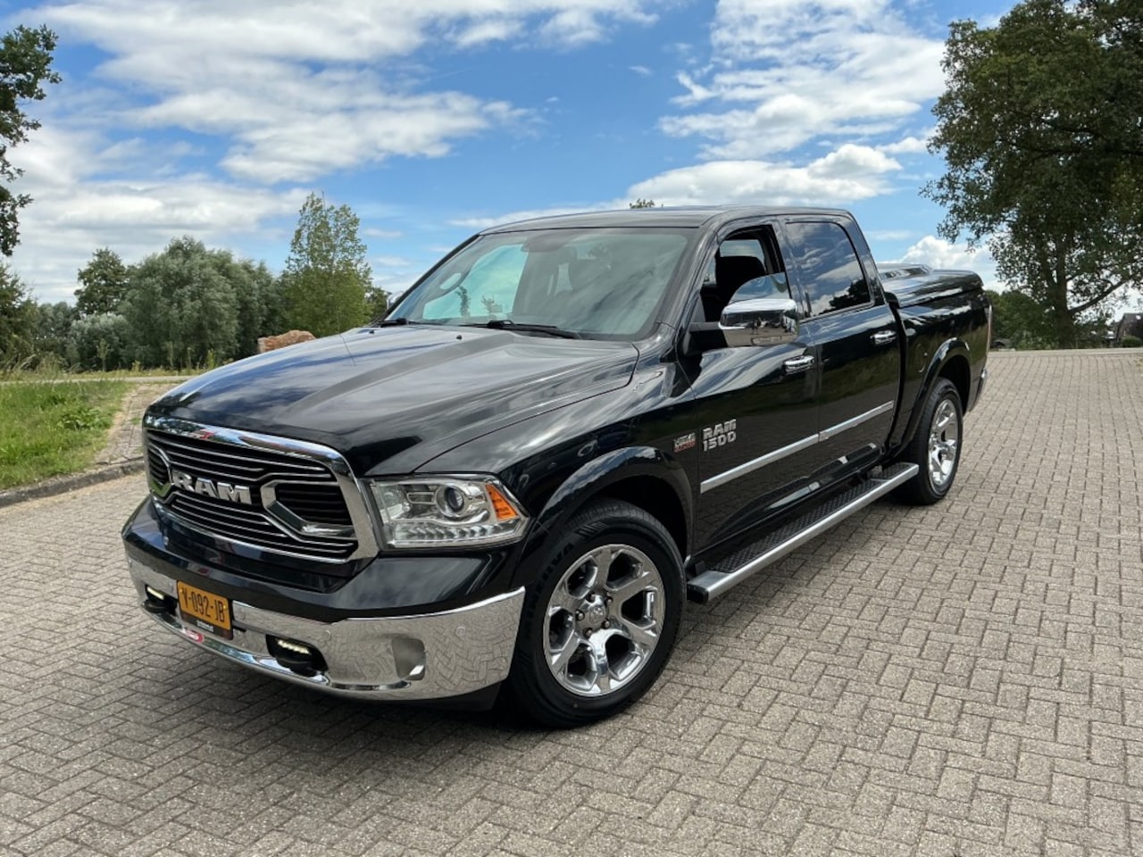 Dodge Ram Pick Up - 1500 HEMI 5.7 V8 QUAD CAB BOMVOL - AutoWereld.nl