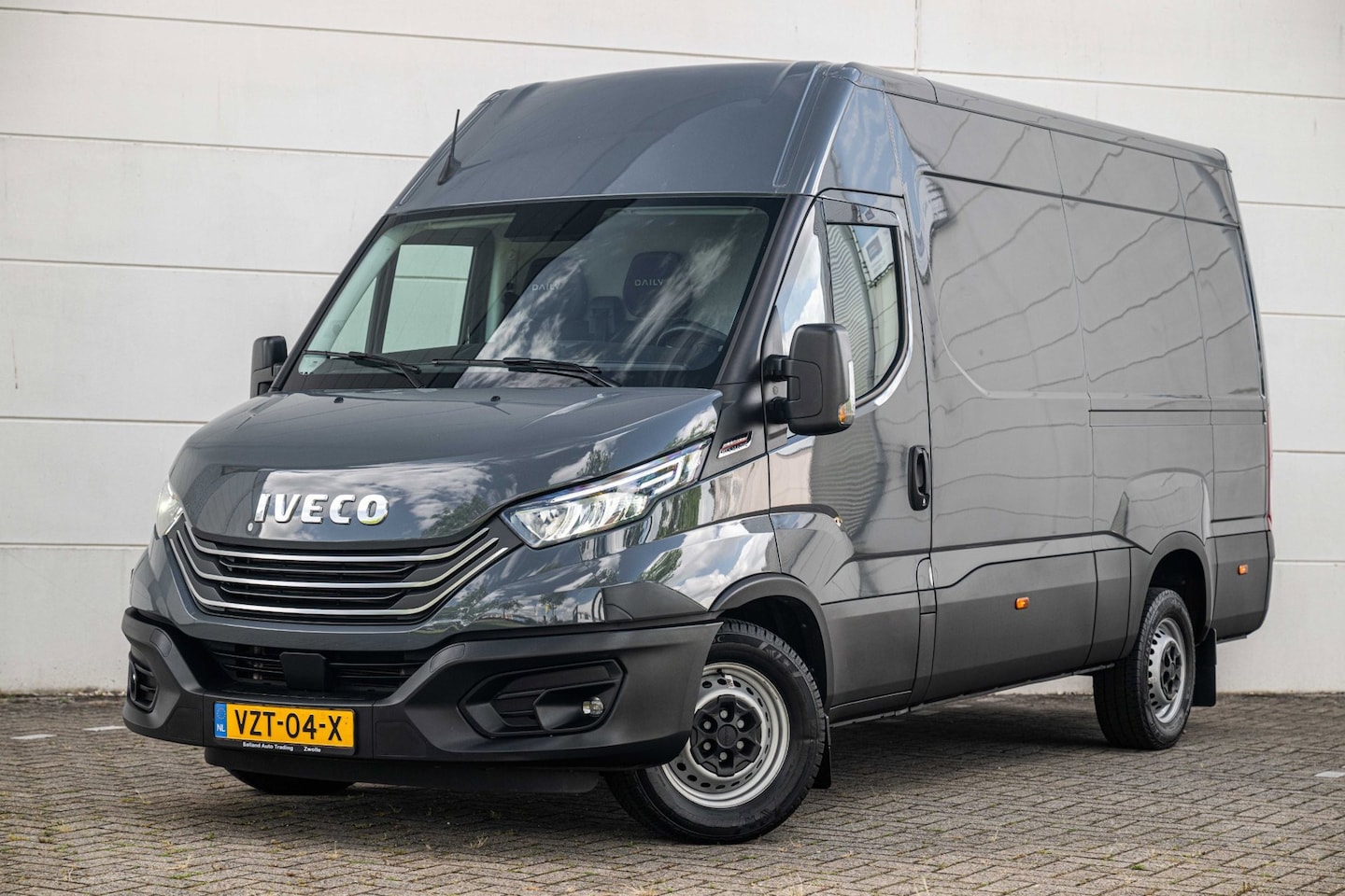 Iveco Daily - 35S18HV 3.0 180pk AUT. L2H2 |LED|Navi|ACC|Camera|Trekhaak| - AutoWereld.nl