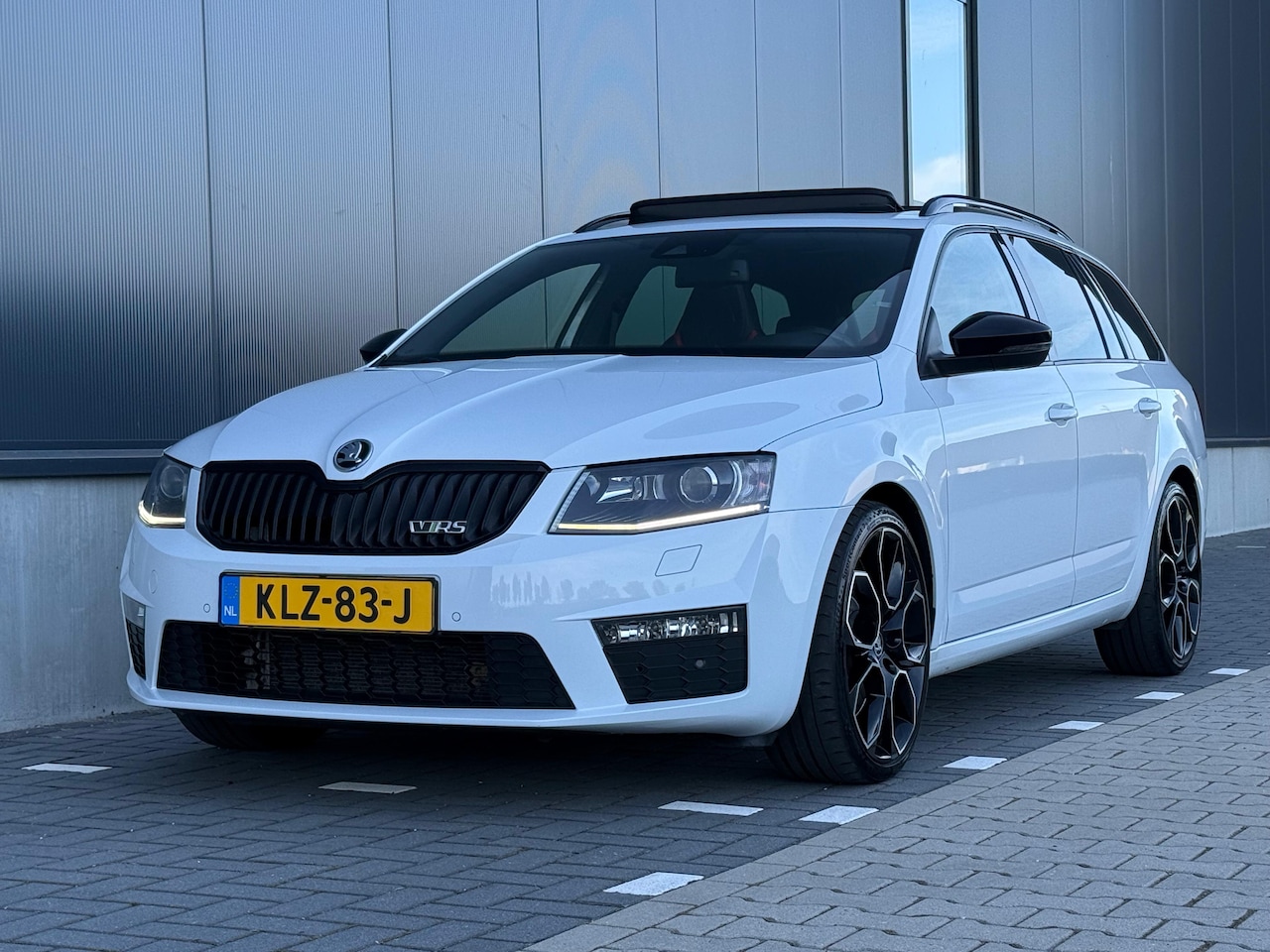 Skoda Octavia Combi - 2.0 TSI RS 230 Business DSG 230 Pano - Leer - Camera - AutoWereld.nl
