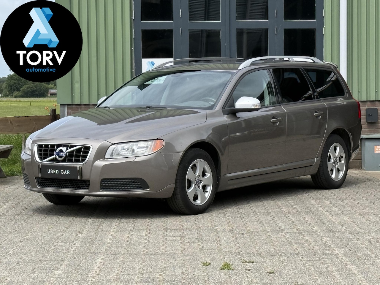 Volvo V70 - 1.6 T4 Momentum | Trekhaak | Stoelverwarming | Onderhoudshistorie | Automaat | - AutoWereld.nl