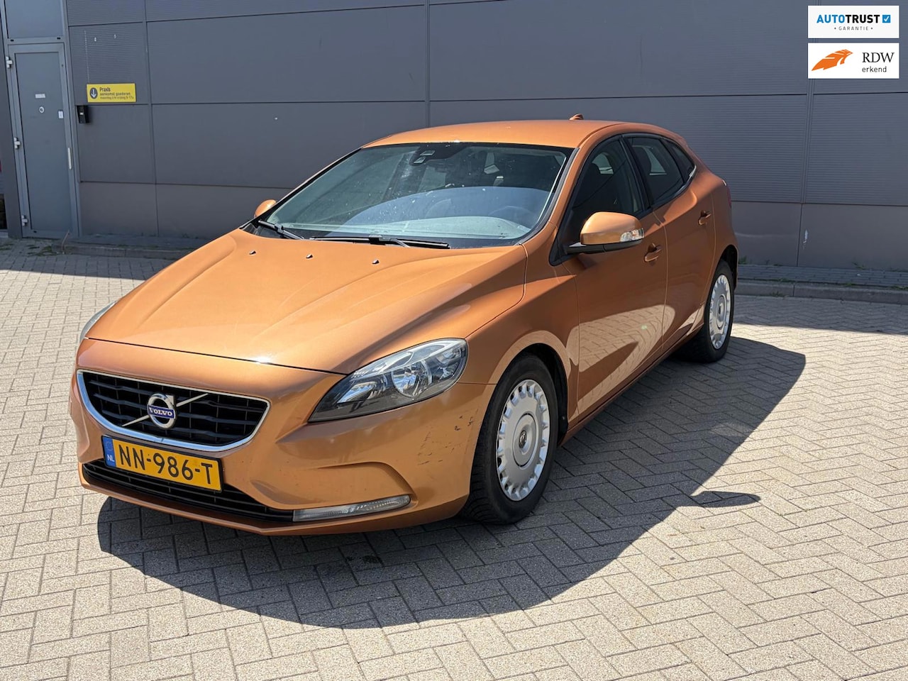 Volvo V40 - 1.6 D2 Momentum|Automaat|Pdc|Clima|Cruise - AutoWereld.nl