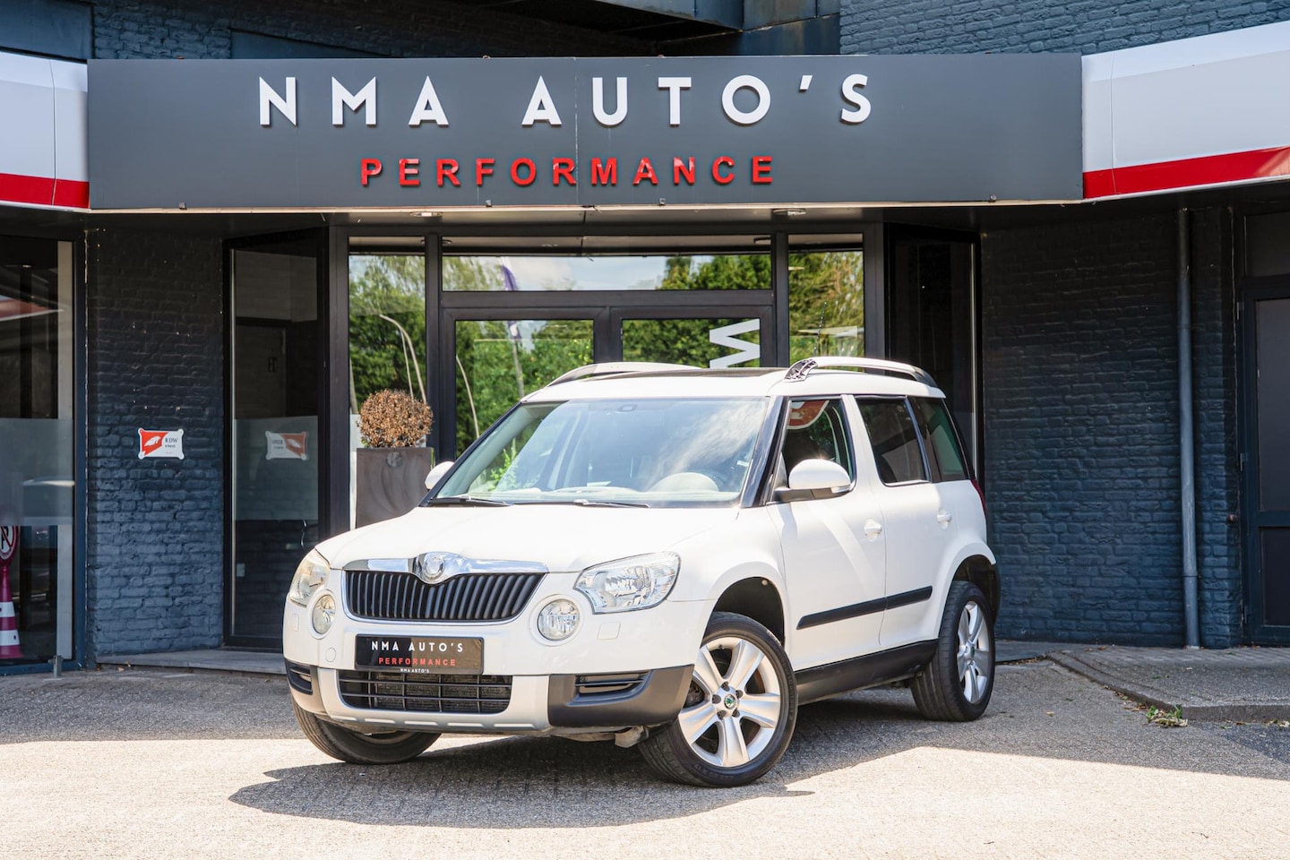 Skoda Yeti - 1.8 TSI Elegance 4x4 PANO/TREKHAAK/VOLLEDIG DEALER ONDERHOUDEN/CRUISE CONTROL/4X4/GARANTIE - AutoWereld.nl
