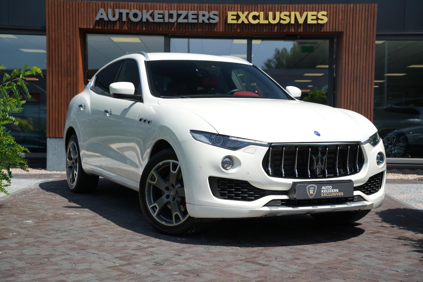 Maserati Levante - 3.0 V6 D AWD GranLusso 3.0 V6 D AWD GranLusso - AutoWereld.nl