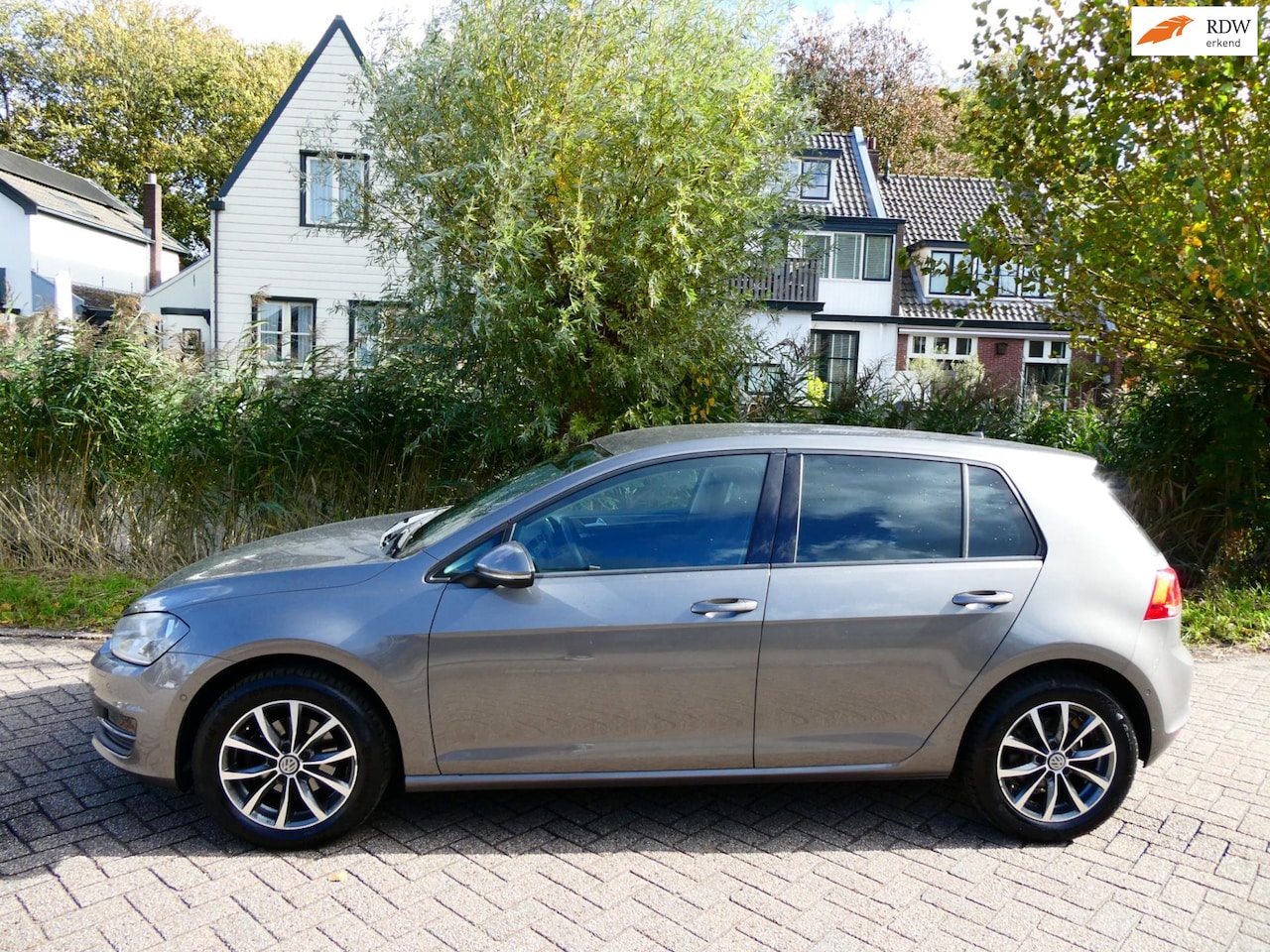 Volkswagen Golf - 1.2 TSI 110pk 5-deurs Clima Cruise Navi PDC Camera - AutoWereld.nl