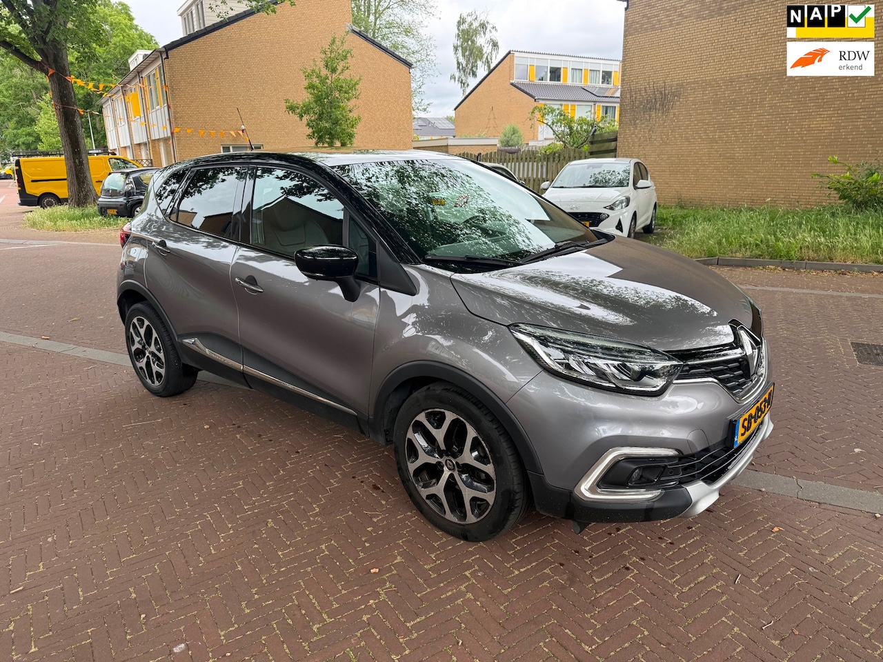 Renault Captur - AUTOMAAT / Panorama dak / Leer / Veel opties - AutoWereld.nl