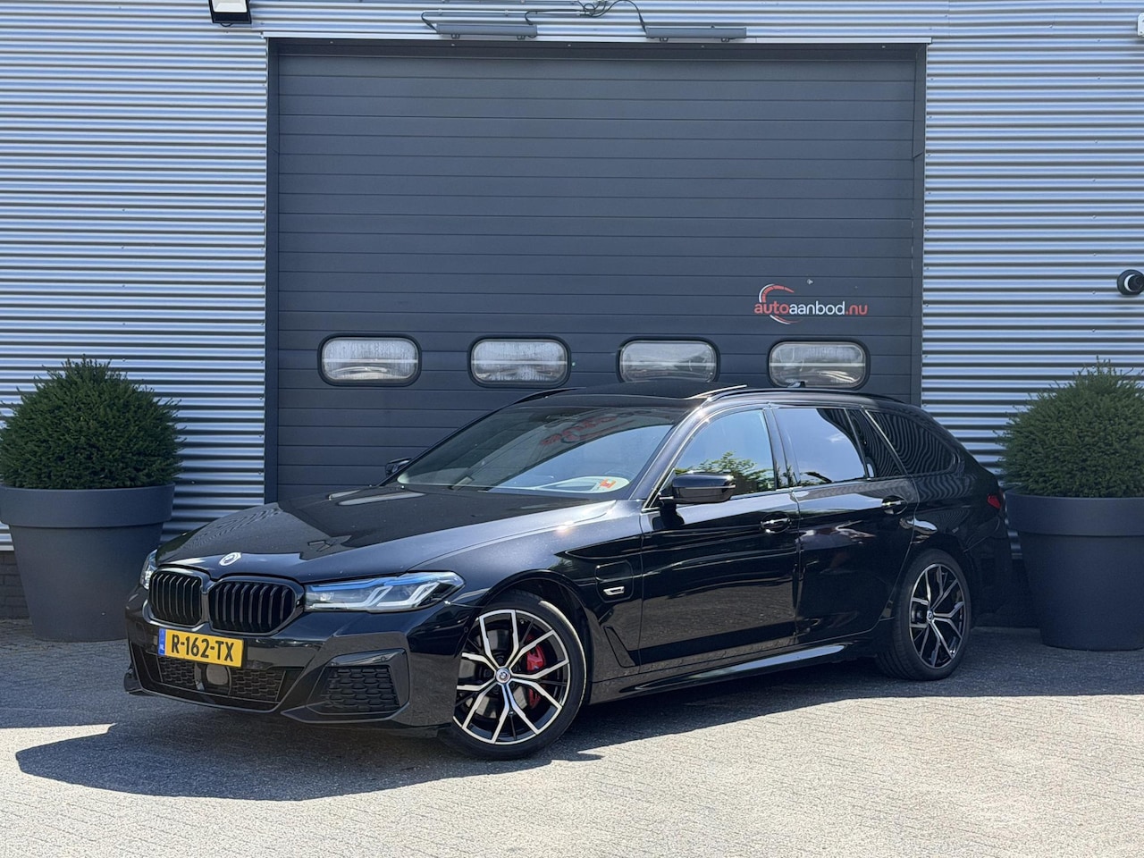 BMW 5-serie Touring - 530e M-Sport | Panoramadak | Camera | Head-Up Display | Elektrische Trekhaak | Elektrische - AutoWereld.nl