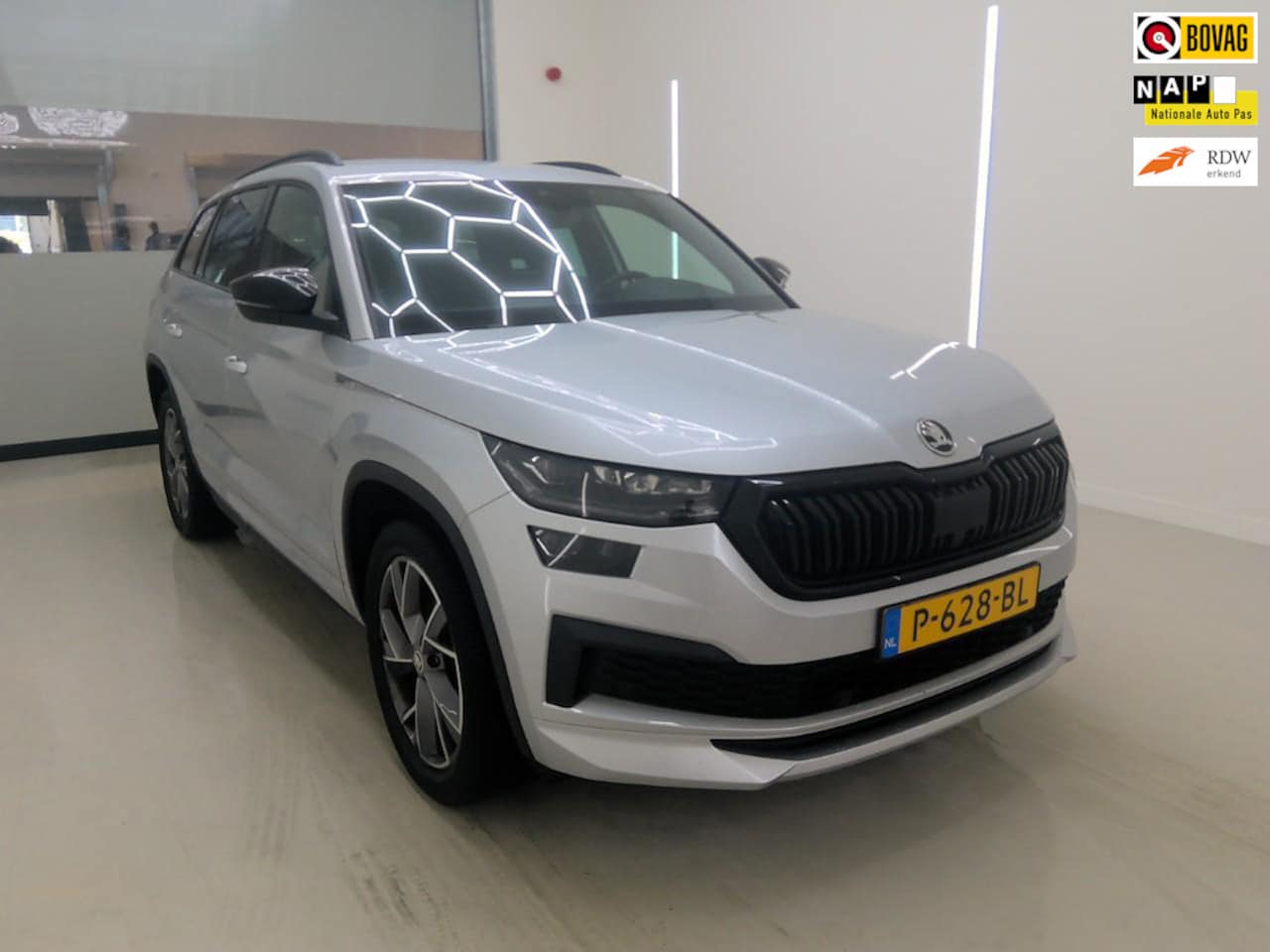 Skoda Kodiaq - 1.5 TSI Sportline Business 7PERS+Comf/Functie-Pakket+Vitrual+Led+navi+camera+Flippers = SU - AutoWereld.nl