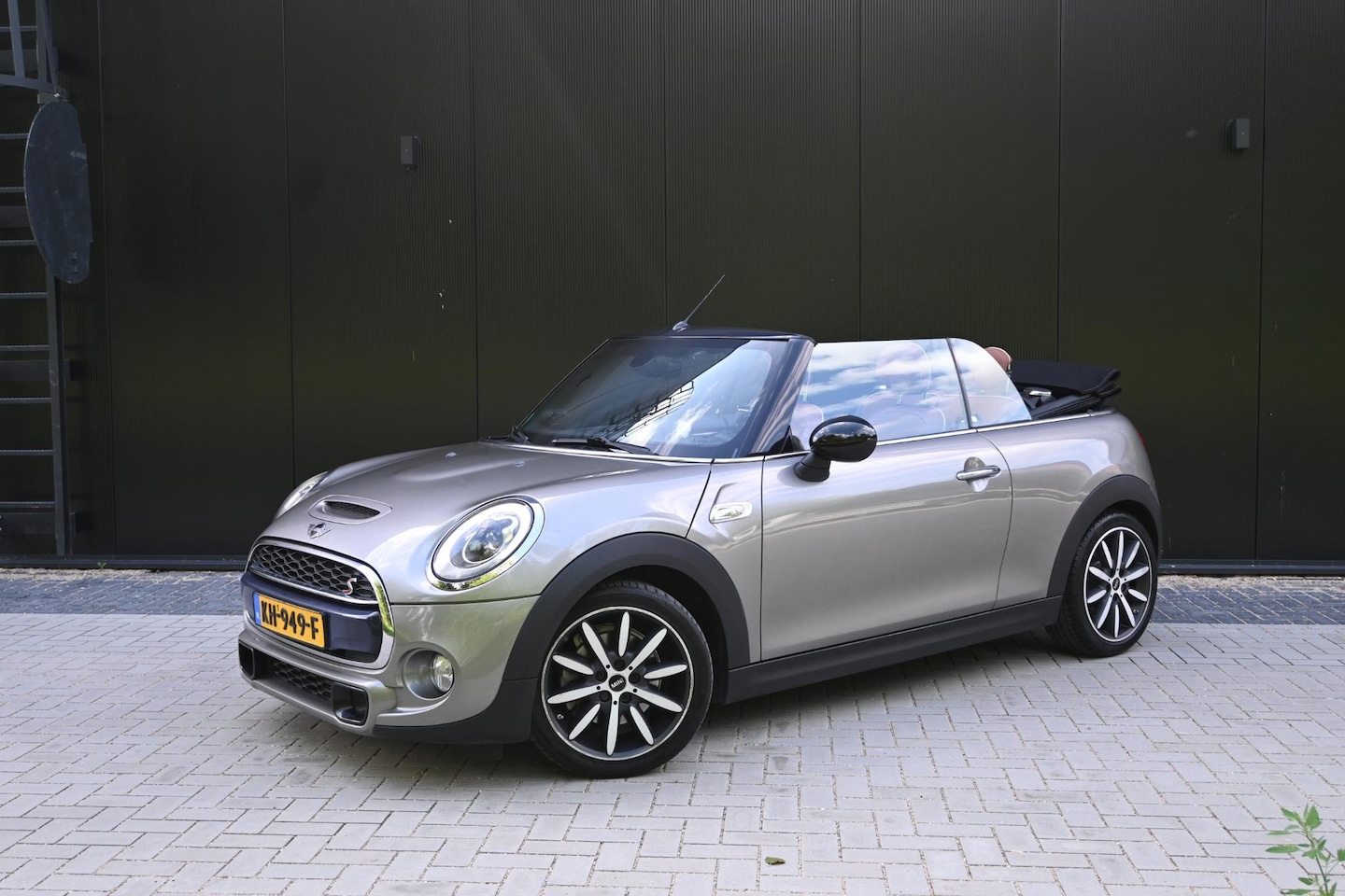 MINI Cabrio - 2.0 Cooper S Chili Serious Business - AutoWereld.nl
