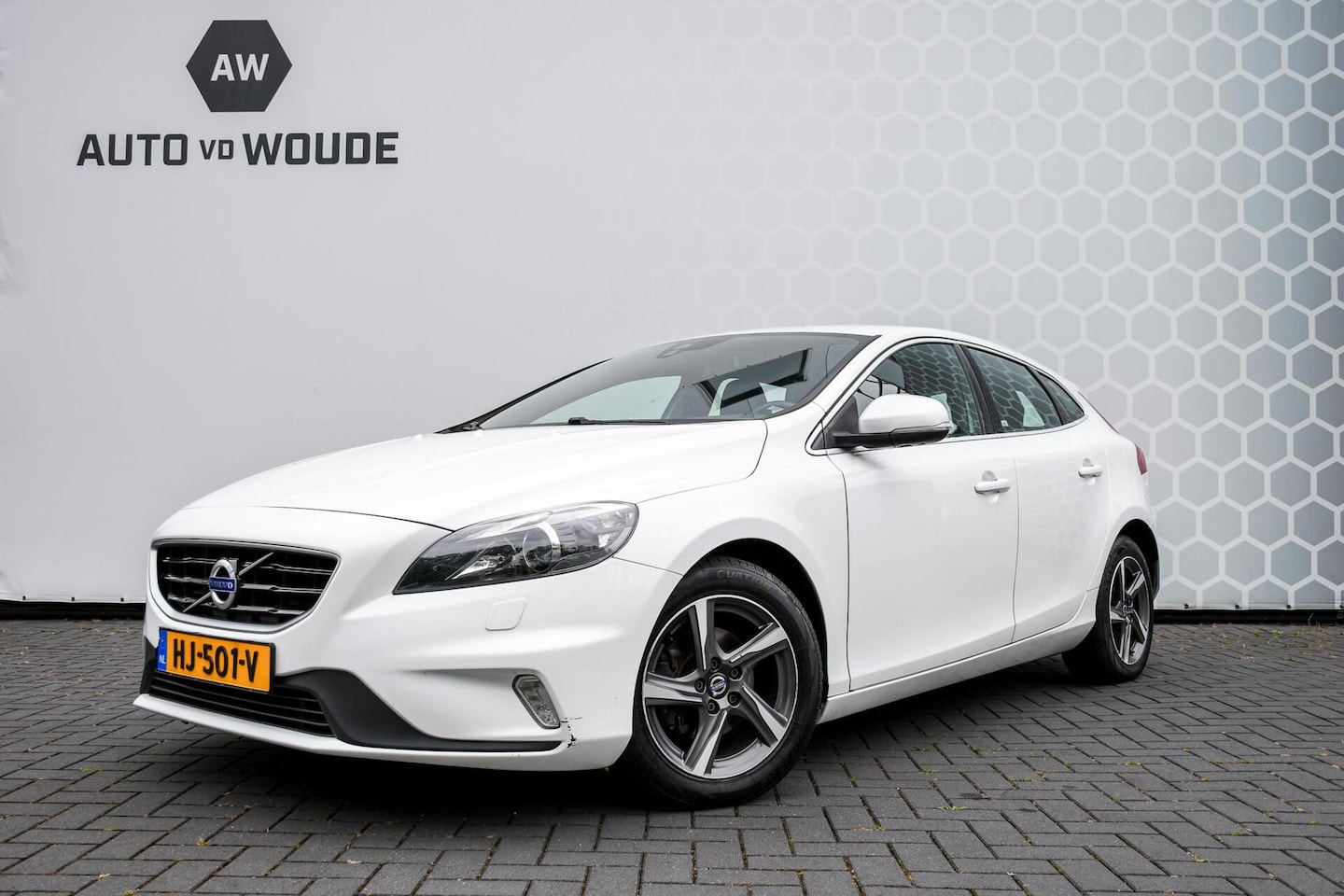 Volvo V40 - 2.0 D2 Momentum Stoelverwarming R-design Trekhaak - AutoWereld.nl