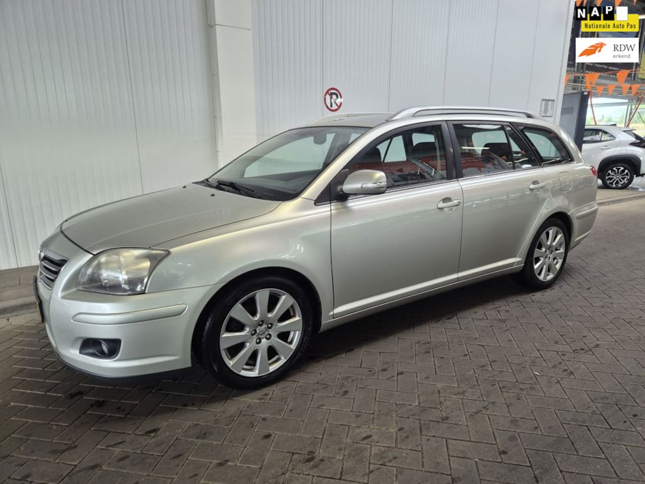 Toyota Avensis Wagon - 2.0 VVTi Luna Business-nette&betrouwbare auto - AutoWereld.nl