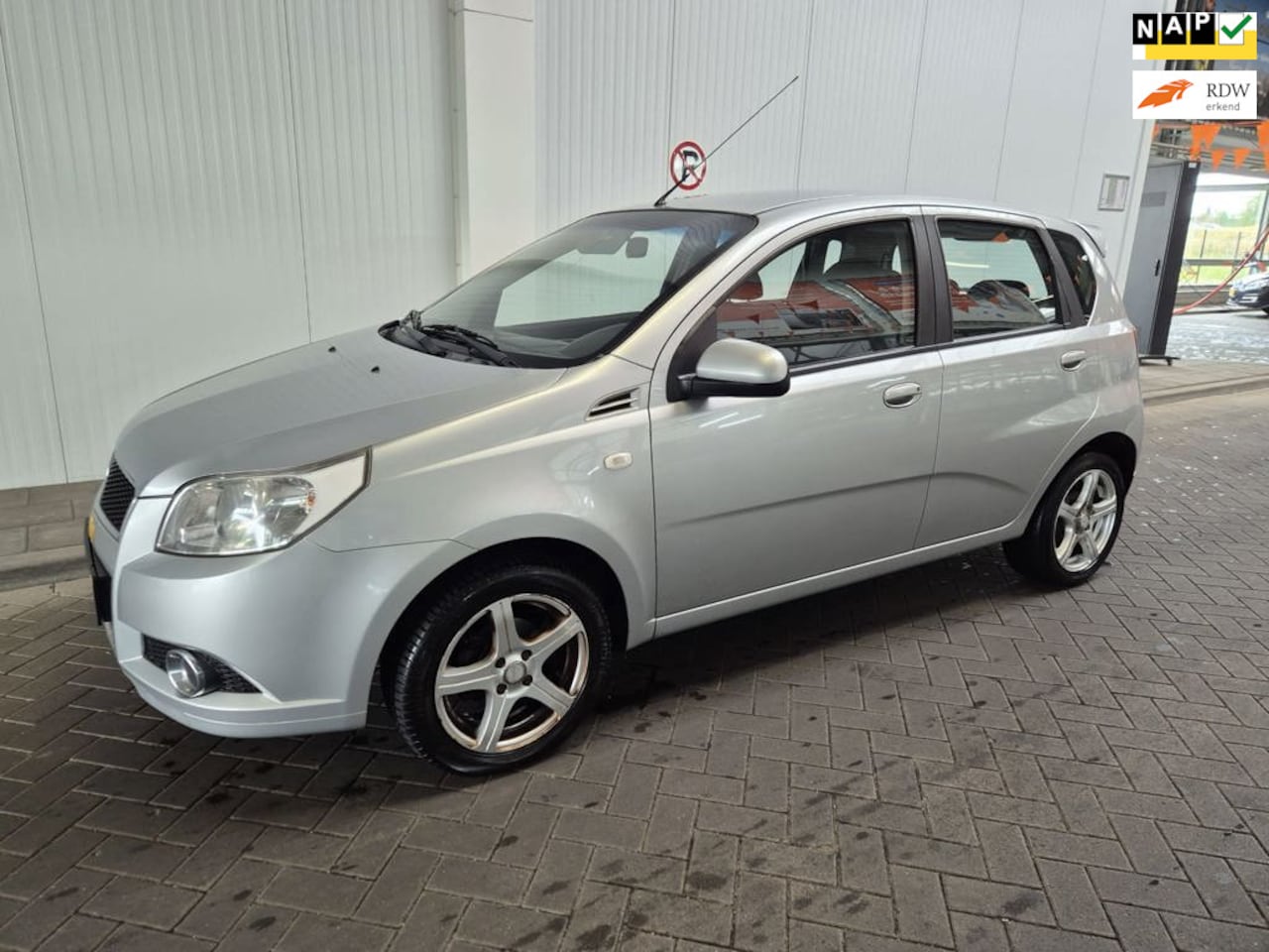 Chevrolet Aveo - 1.2 16V LS/airco/nieuwe apk - AutoWereld.nl