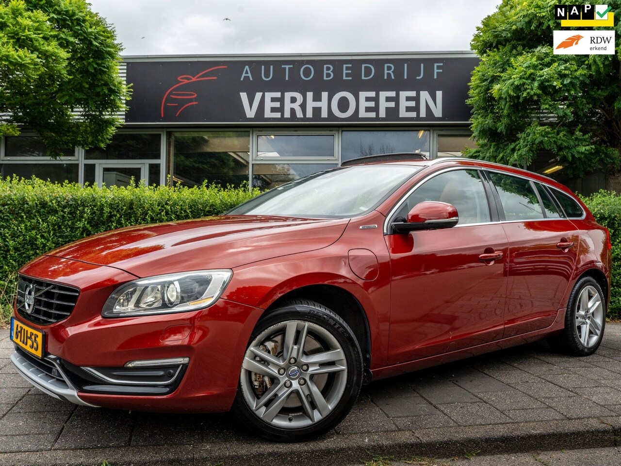 Volvo V60 - 2.4 D6 AWD Plug-In Hybrid Summum | FULL OPTION | PANO | HOUTINLEG | ADAPTIEF | PARKEER CAM - AutoWereld.nl